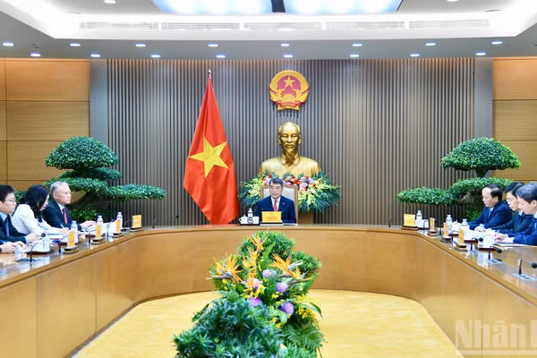 Quang cảnh cuộc điện đàm giữa Thủ tướng Lê Minh Hưng với Thủ tướng Đức Friedrich Merz. (Ảnh: THANH GIANG)