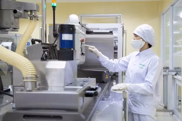 Công ty Cổ phần Traphaco ứng dụng hệ thống quản lý môi trường theo tiêu chuẩn ISO 14001, góp phần kiểm soát và giảm thiểu các tác động tiêu cực đến môi trường từ hoạt động sản xuất. (Ảnh MỸ HÀ)