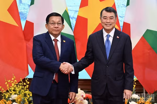 Thủ tướng Chính phủ Lê Minh Hưng và Tổng thống Myanmar Min Aung Hlaing. (Ảnh: TRẦN HẢI)