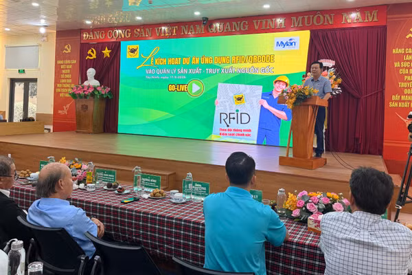 Ông Ngô Văn Đông, Tổng Giám đốc Công ty cổ phần Phân bón Bình Điền phát biểu tại buổi lễ ra mắt. (Ảnh: QUÝ NGỌC)
