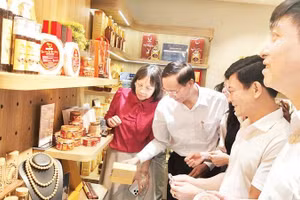 Tạo đà cho nông sản địa phương vươn xa
