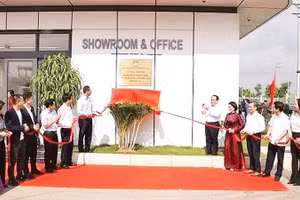 Nghi thức gắn biển công trình chào mừng Đại hội đại biểu toàn quốc Mặt trận Tổ quốc Việt Nam (Ảnh ML)