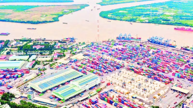 Thu từ hoạt động xuất-nhập khẩu qua các cảng biển là một nguồn thu ngân sách nhà nước quan trọng của thành phố. (Ảnh CTV)