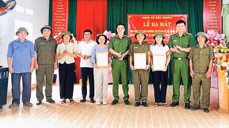 Ủy ban nhân dân xã Bắc Quang ra mắt mô hình “Tuyến đường tự quản về an ninh trật tự, không có ma túy”.
