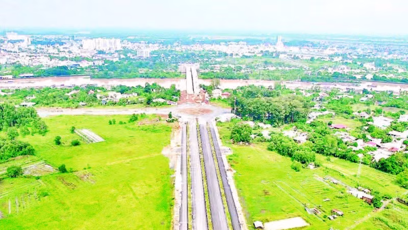 Sau nhiều vướng mắc, dự án đường trục trung tâm Biên Hòa đang được đẩy nhanh tiến độ.