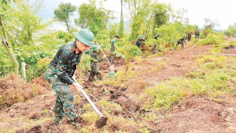Đội tìm kiếm, quy tập hài cốt liệt sĩ, Bộ Chỉ huy quân sự tỉnh Lào Cai thực hiện nhiệm vụ tại xã biên giới Bát Xát.