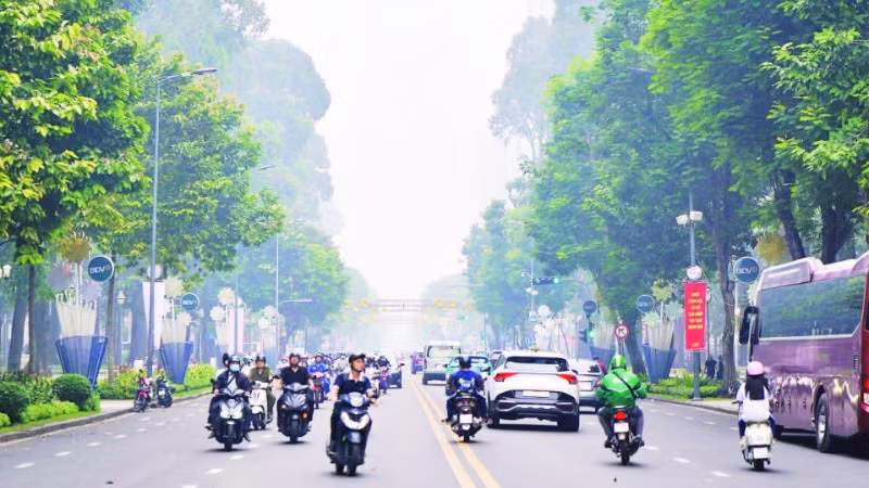 Thành phố Hồ Chí Minh đang tập trung các giải pháp giảm khí thải từ phương tiện giao thông. (Ảnh THẾ ANH)