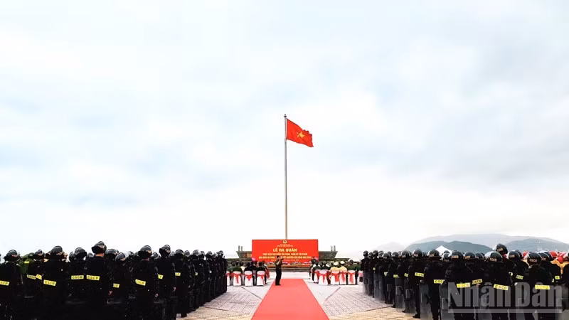 Quang cảnh buổi lễ ra quân. (Ảnh: VŨ TÂN)