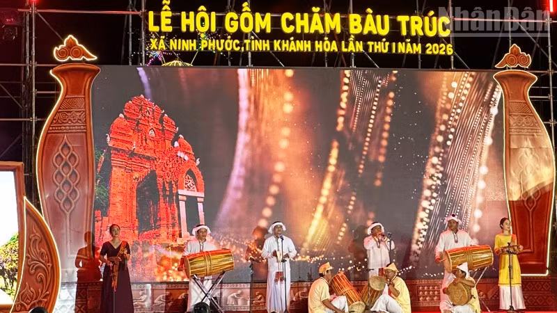Biểu diễn hòa tấu nhạc cụ Chăm chào mừng Lễ hội Gốm Chăm Bàu Trúc lần thứ I năm 2026 tại xã Ninh Phước, tỉnh Khánh Hòa. (Ảnh: NGUYỄN TRUNG)