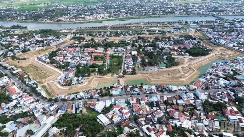 Dự án trùng tu, tôn tạo di tích Thành cổ Diên Khánh, tỉnh Khánh Hòa nhìn từ trên cao xuống. (Ảnh: HƯƠNG XUÂN) 
