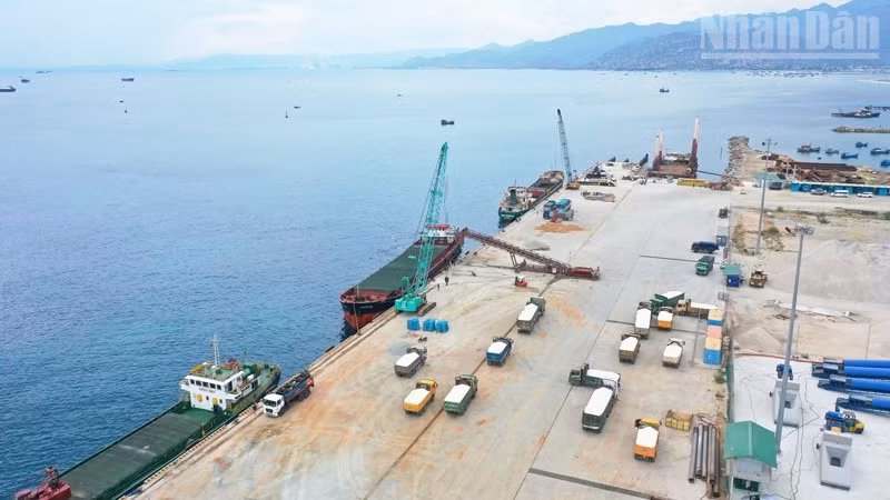 Trong quý I/2026, hàng hóa thông qua cảng số 1 đạt 613.009 tấn. (Ảnh: NGUYỄN TRUNG)