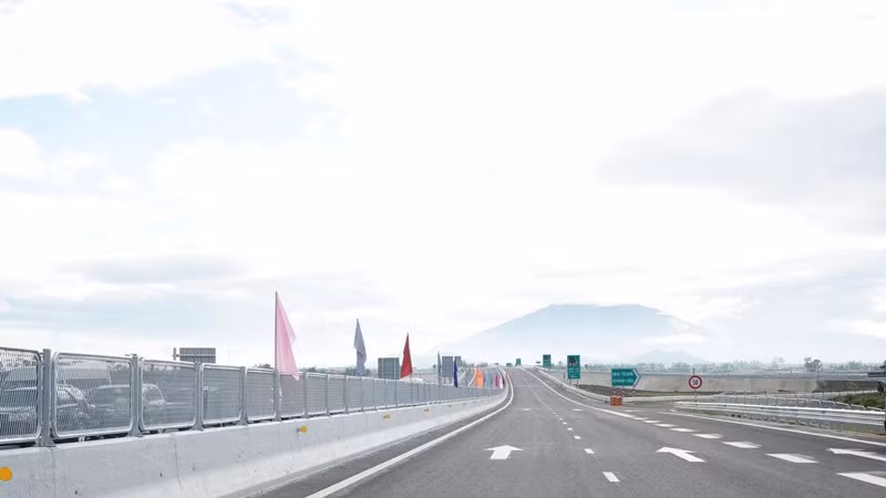 Dự án đường bộ cao tốc Khánh Hòa-Buôn Ma Thuột, hoàn thành và đưa vào khai thác 20km đầu tuyến đúng kế hoạch. (Ảnh: NGUYỄN TRUNG)