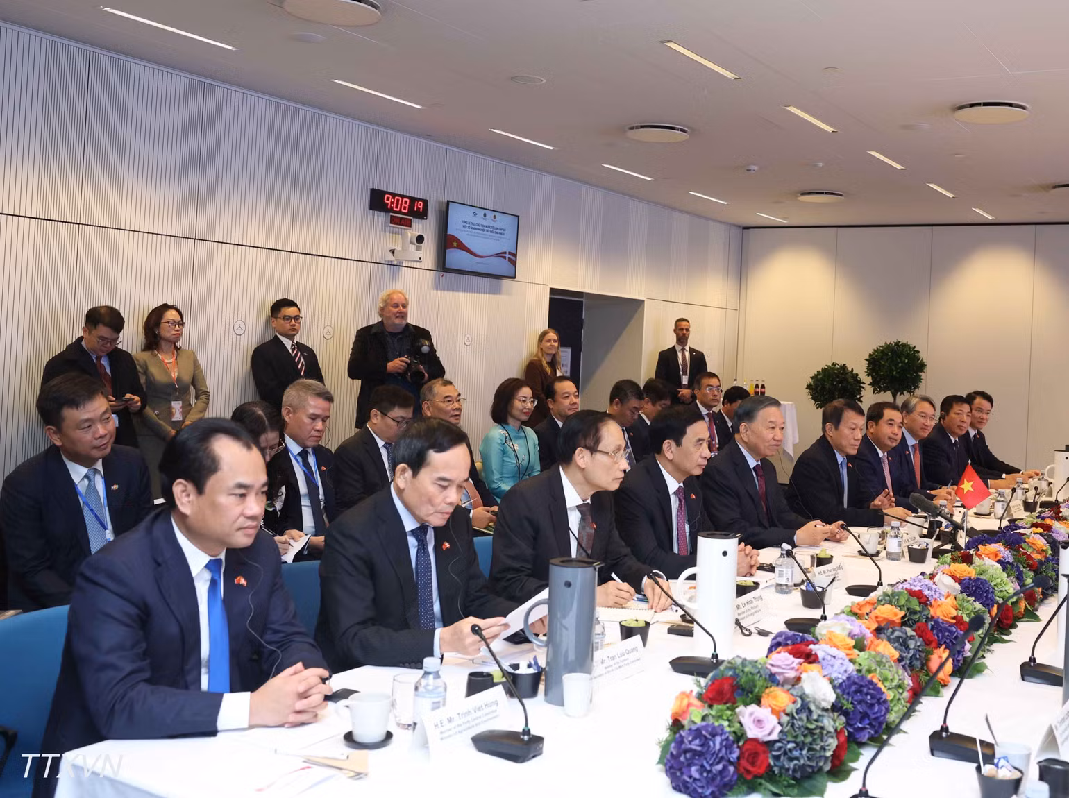 vna-potal-tong-bi-thu-chu-tich-nuoc-to-lam-gap-lanh-dao-mot-so-doanh-nghiep-tieu-bieu-cua-dan-mach-1435.jpg