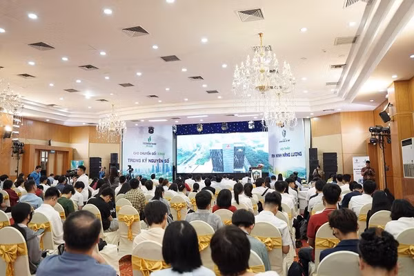 Hội thảo “An ninh năng lượng cho chuyển đổi xanh trong kỷ nguyên số”. (Ảnh THU UYÊN)