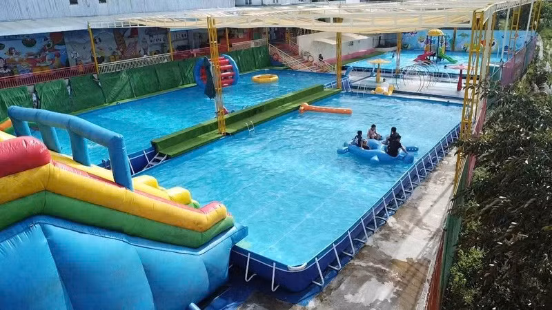 Hồ bơi tại khu vui chơi nước LalaPool, nơi xảy ra tai nạn đuối nước khiến cháu nhỏ 3 tuổi tử vong.