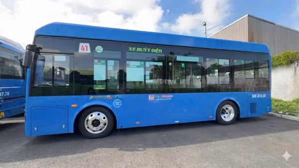 Tuyến xe buýt điện số 41 chuẩn bị đưa vào khai thác phục vụ người dân thành phố. (Ảnh: VÕ LÊ)
