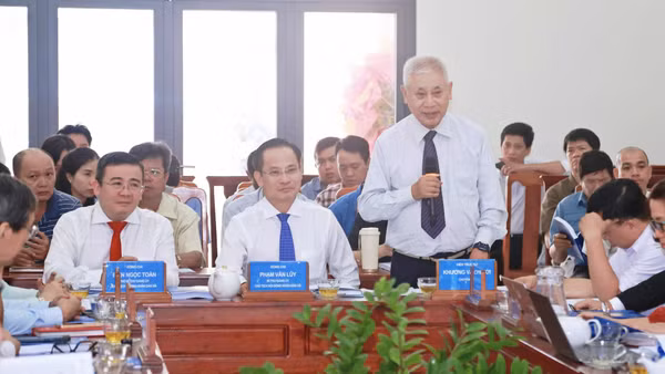 Hội thảo khoa học “Tiềm năng phát triển đô thị xã Bình Hưng và định hướng quy hoạch phân khu trong giai đoạn mới” thu hút nhiều chuyên gia, nhà quản lý hiến kế các giải pháp về quy hoạch. (Ảnh: VÕ LÊ)