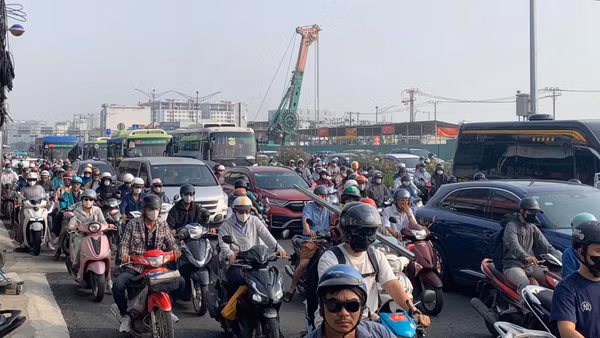 Phân luồng giao thông phục vụ thi công tuyến Metro 2 (Bến Thành-Tham Lương)