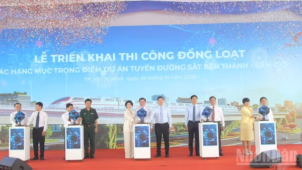 Lễ triển khai thi công đồng loạt các hạng mục trọng điểm của tuyến đường sắt tốc độ cao Bến Thành-Cần Giờ. (Ảnh: QUÝ HIỀN)