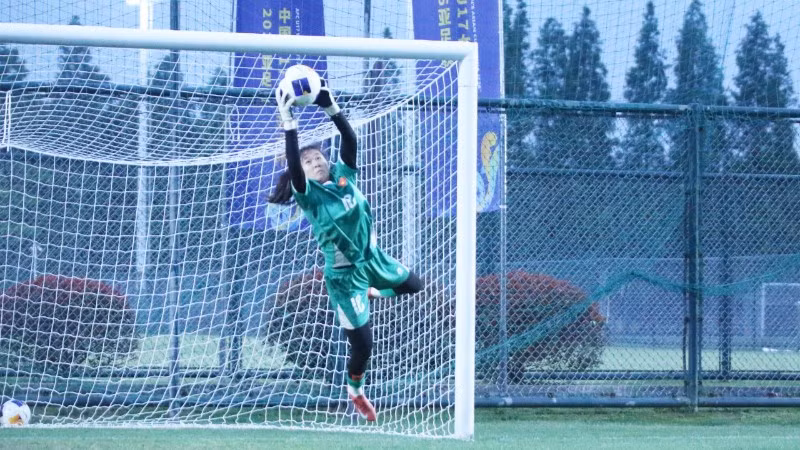 Thủ thành Trần Thị Cẩm Ly của đội tuyển U17 nữ Việt Nam. (Ảnh: VFF)