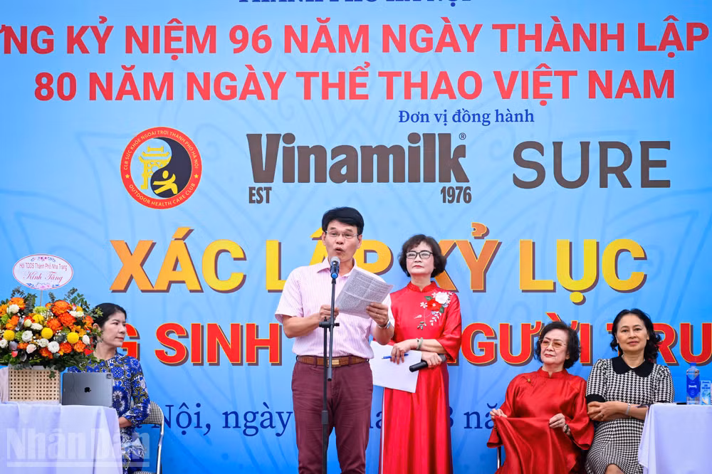 ndo_bl_ong-pham-tuyen-giam-doc-chi-nhanh-vinamilk-ha-noi-dai-dien-vinamilk-phat-bieu-tai-ngay-hoi.jpg
