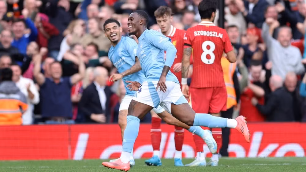 Người hâm mộ Forest chờ đợi đội bóng con cưng sẽ tiếp tục giành điểm trên sân Anfield. (Ảnh: NFFC)