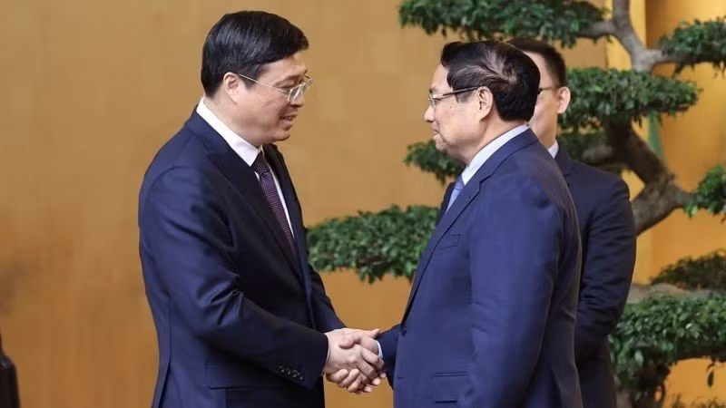 Thủ tướng Chính phủ Phạm Minh Chính và Phó Bí thư Khu ủy, Chủ tịch Khu tự trị dân tộc Choang Quảng Tây, Trung Quốc Vi Thao. (Ảnh: Trần Hải)