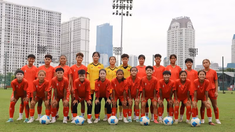 Đội hình đội tuyển U16 nữ Việt Nam chuẩn bị cho giải đấu khu vực sắp tới. (Ảnh: VFF)