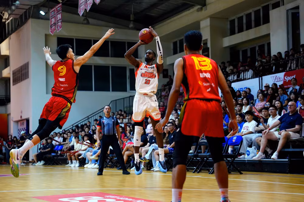 timothy-simmons-no-luc-giup-danang-dragons-bam-duoi.jpg