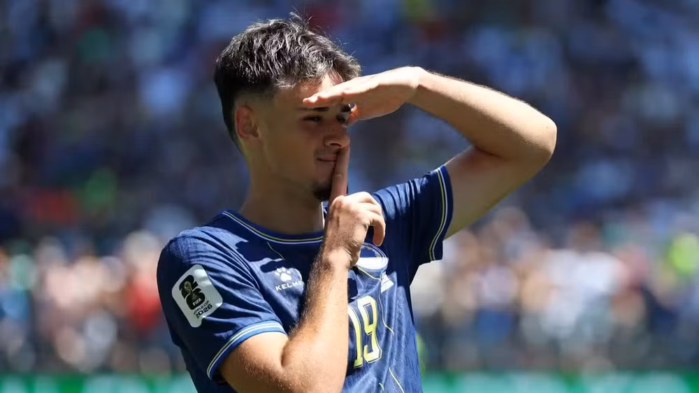 Kerim Alajbegovic ghi bàn mở tỷ số cho Bosnia và Herzegovina. (Ảnh: FIFA)