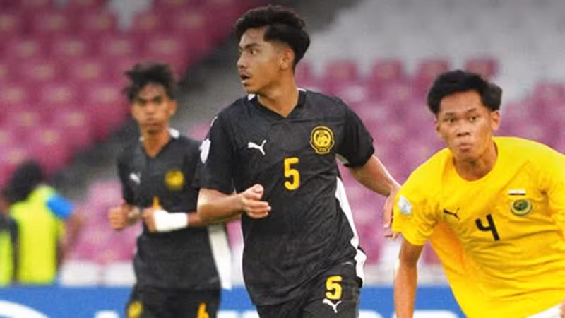 Các cầu thủ U23 Malaysia (áo đen) có thế trận áp đảo trước U23 Brunei. (Ảnh: FAM)