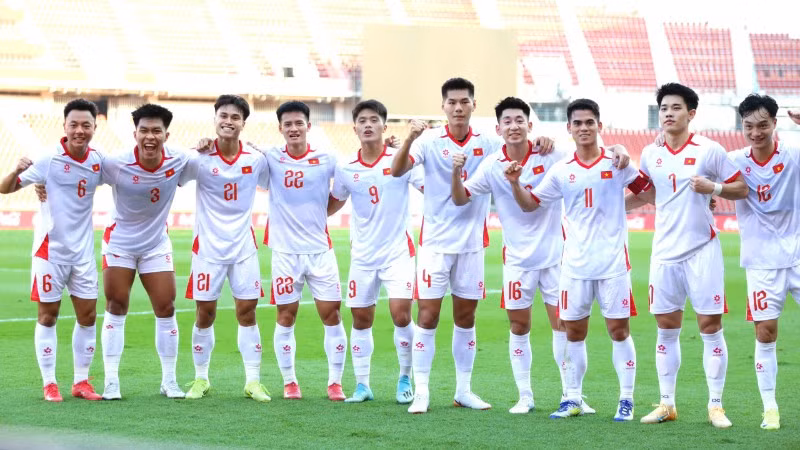Sự cố âm thanh đã xảy ra khi hai đội U22 Việt Nam và U22 Lào thực hiện nghi thức hát quốc ca. (Ảnh: VFF)