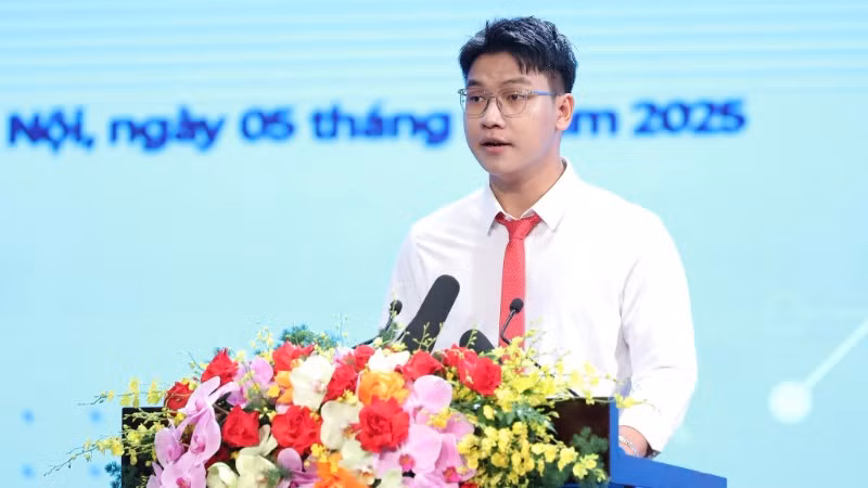 Kiều Tuấn Định, sinh viên ngành Hệ thống nhúng và IoT, Đại học Bách Khoa Hà Nội, đại diện học sinh, sinh viên, người học cả nước phát biểu tại lễ khai giảng năm học mới 2025-2026.