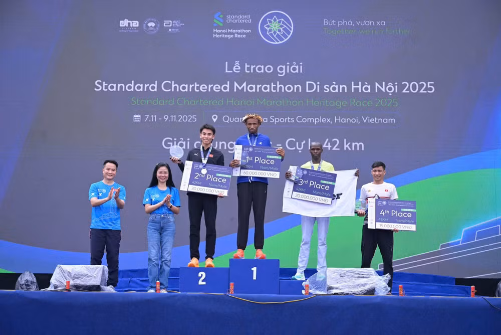 trao-giai-top-nam-42km.jpg