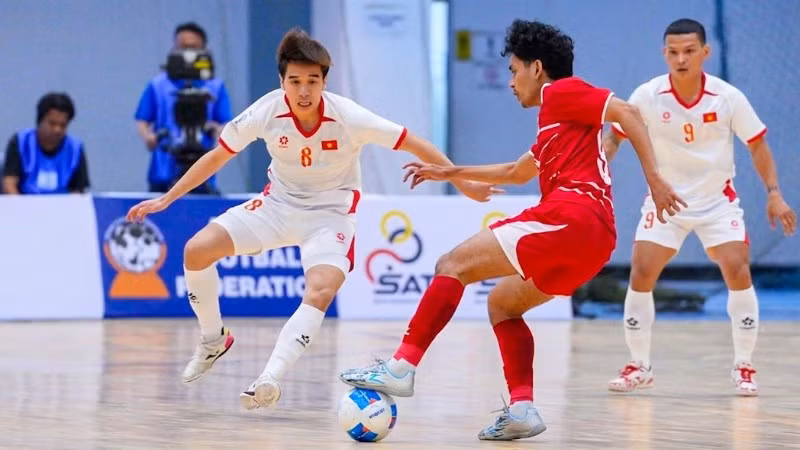 Đội tuyển futsal Việt Nam (áo trắng) không thể vượt qua đương kim vô địch của giải đấu. (Ảnh: FAT)