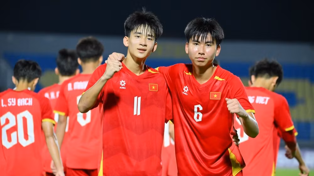 Các tuyển thủ U17 Việt Nam ăn mừng bàn thắng. (Ảnh: VFF)