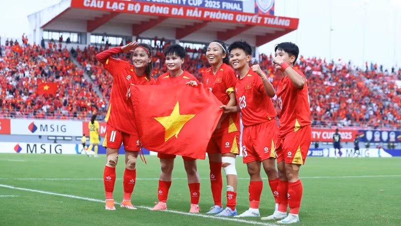 Đội tuyển nữ Việt Nam ăn mừng chiến thắng trước Thái Lan. (Ảnh: VFF)