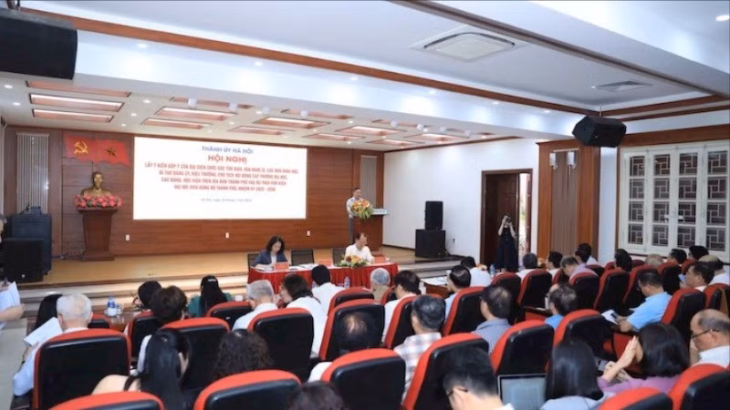 Hội nghị lấy ý kiến góp ý vào dự thảo văn kiện Đại hội Đảng bộ thành phố Hà Nội lần thứ 18. (Ảnh: QUANG THÁI).