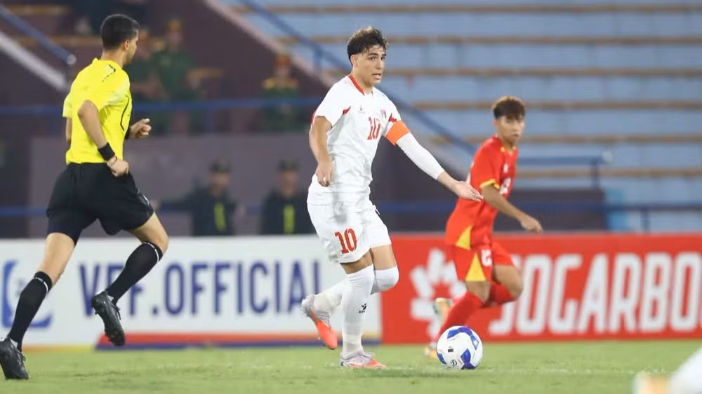 U20 Palestine (áo trắng) tận dụng cơ hội hiệu quả hơn. (Ảnh: VFF)