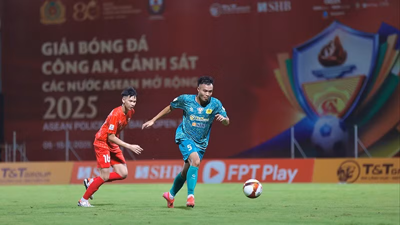 Công an nhân dân Việt Nam II đại thắng 3-0 đội Singapore.