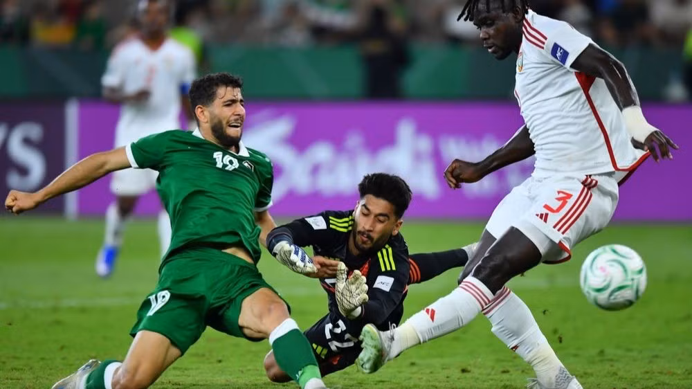 U23 UAE (áo trắng) giành quyền vào tứ kết gặp U23 Việt Nam. (Ảnh: AFC)