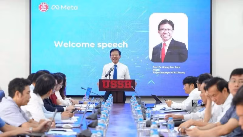 Giáo sư, Tiến sĩ Hoàng Anh Tuấn - Hiệu trưởng Trường đại học Khoa học Xã hội và Nhân văn (Đại học Quốc gia Hà Nội) phát biểu tại tọa đàm.