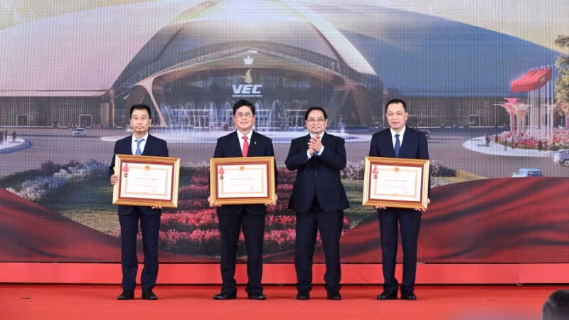thu-tuong-pham-minh-chinh-trao-huan-chuong-lao-dong-hang-ba-tang-cac-tap-the-va-ca-nhan-thuoc-tap-doan-dien-luc-viet-nam-7897.jpg