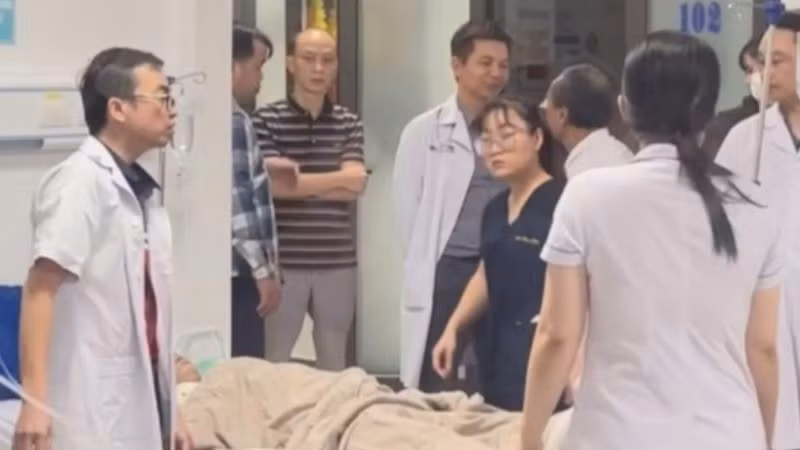 Bệnh viện Hữu Nghị Quảng Bình kích hoạt báo động đỏ cứu sống 2 nạn nhân bị điện giật.