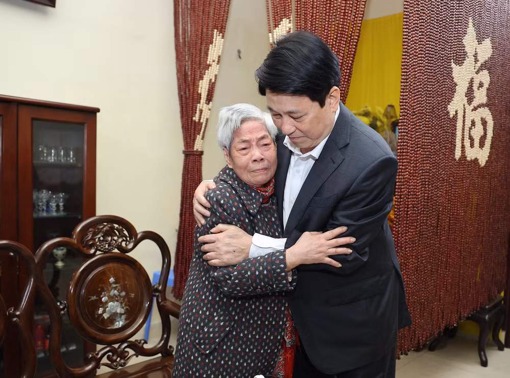 vna-potal-chu-tich-nuoc-luong-cuong-dang-huong-tuong-nho-nguyen-lanh-dao-dang-nha-nuoc-8562445.jpg