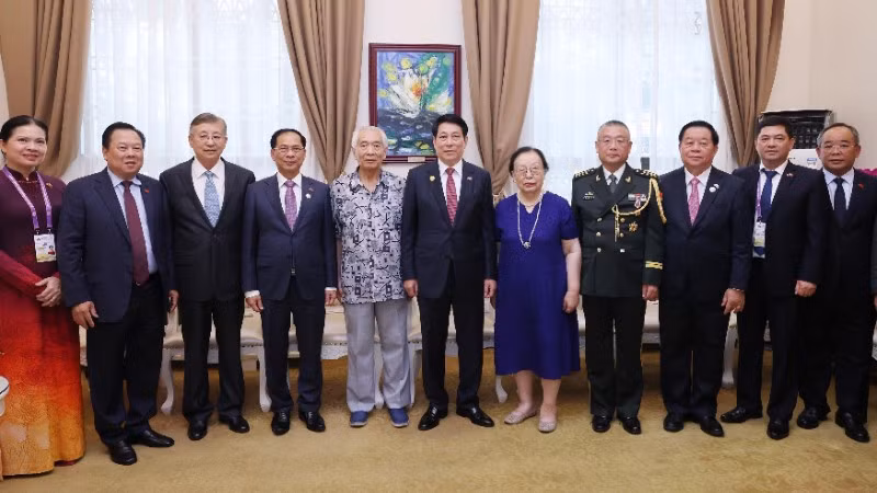 vna-potal-chu-tich-nuoc-luong-cuong-tiep-dai-dien-gia-dinh-nhan-si-huu-nghi-trung-quoc-8255636-4499.jpg