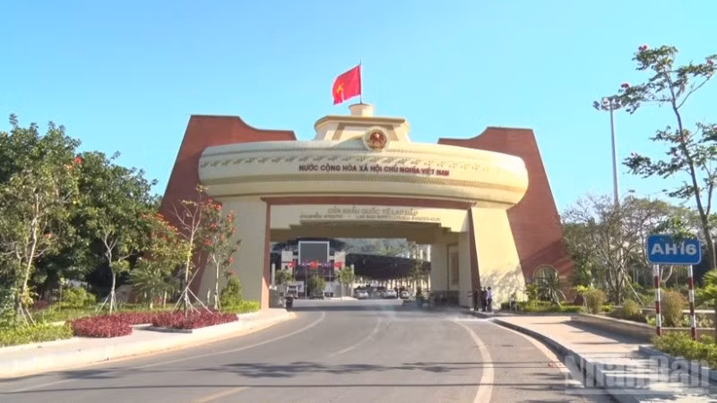 Cửa khẩu quốc tế Lao Bảo, nơi xây dựng Khu kinh tế thương mại xuyên biên giới Lao Bảo-Densavan.