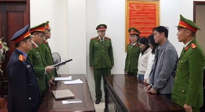 Cơ quan Cảnh sát điều tra Công an tỉnh Nghệ An đọc lệnh khởi tố vụ án, khởi tố bị can.
