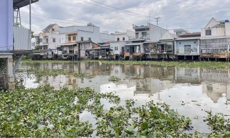 Thị trấn Hòn Đất, vị trí trên kênh Rạch Giá-Hà Tiên, nơi ghi nhận mức độ ô nhiễm cao thời điểm đầu mùa mưa.