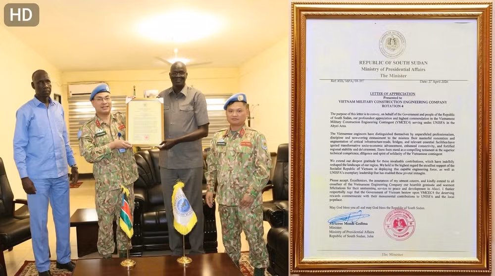 Đội Công binh số 4 của Việt Nam nhận Thư biểu dương từ Bộ Văn phòng Tổng thống Nam Sudan. (Ảnh: VĂN QUYẾT)